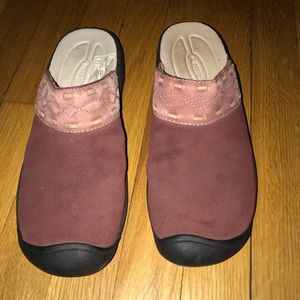 Women’s Keen Suede Slip on Cranberry/Black Clogs